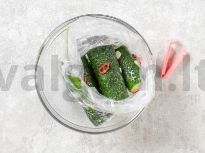 Sūdyti agurkai maišelyje Žingsnis 6