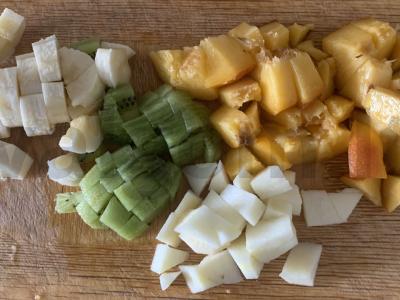 Vaisių sriuba su mangų sultimis Žingsnis 1