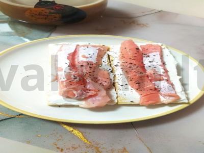 Užkandis su upėtakiu ir varškės sūriu pagrindine nuotrauka