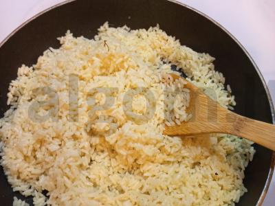 Birus ryžiai su prieskoniais ir sviestu pagrindine nuotrauka