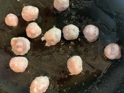 Salotas su kiaulienos faršu ir keptais bulvėmis Žingsnis 5