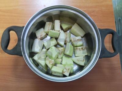 Salotas su stracciatella ir traškiais baklažanais Žingsnis 1