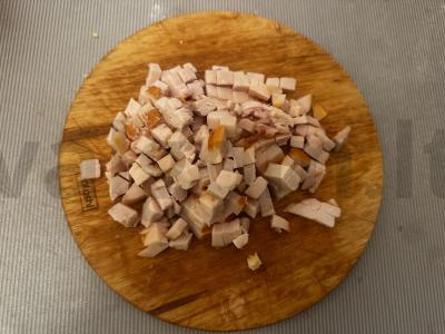 Salotos su rūkytomis vištienos krūtinėlėmis ir pupelėmis Žingsnis 1