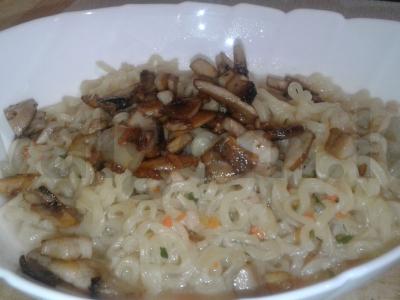 Makaronai su pievagrybiais pagrindine nuotrauka