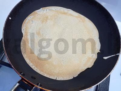 Blynai su pienu, raudoną žuvimi ir grietinėlės sūriu Žingsnis 2