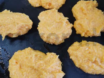 Moliūgų varškės blynai Žingsnis 8