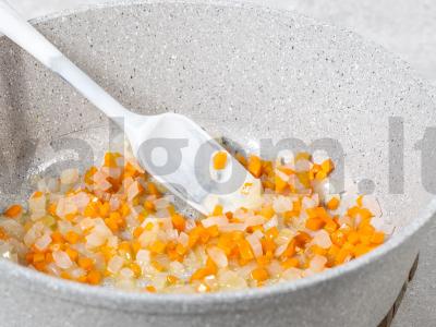 Ryžiai su troškiniu ir daržovėmis Žingsnis 2