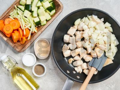 Kalakutienos filė su kolrabi Žingsnis 1