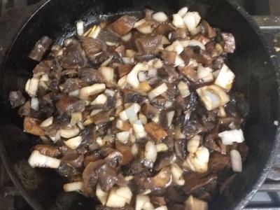 Sultingas prancūziškas mėsa su faršu ir grybais Žingsnis 1