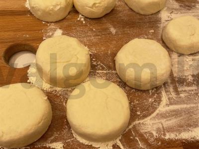 Sūrio pyragėliai kaip restorane Žingsnis 3