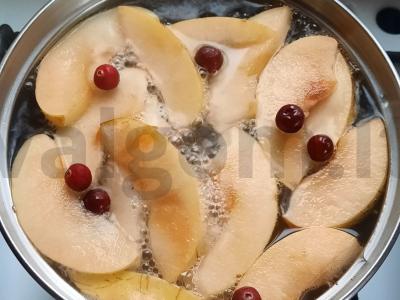 Obuolių, aviečių ir spanguolių kompotas Žingsnis 7