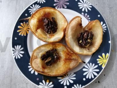 Kriaušė, kepta su graikiniais riešutais pagrindine nuotrauka