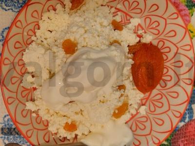 Varškė su raudonaisiais serbentais, džiovintomis abrikosais ir razinomis Žingsnis 4