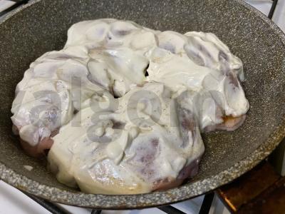 Švelni vištiena grietinės padaže Žingsnis 3