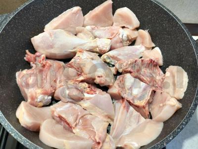 Troškinta vištiena su bulvėmis, morkomis ir žaliu svogūnu Žingsnis 2