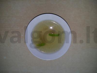 Naudingas vištienos sultinys su imbieru ir laimu pagrindine nuotrauka