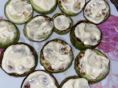 Kepti cukinijos pagrindine nuotrauka