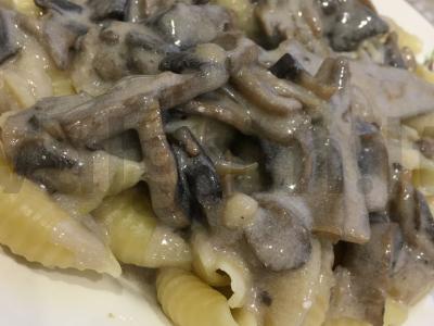 Grybų padažas pagrindine nuotrauka