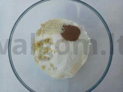 Vegetariška morkų-obuolių pyragas su imbieru ir cinamonu Žingsnis 1