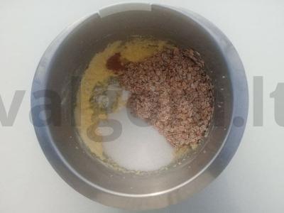 Avižiniai sausainiai su migdolų gabaliukais Žingsnis 2