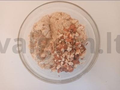 Avižiniai sausainiai su migdolų gabaliukais Žingsnis 3