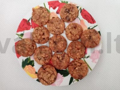 Avižiniai sausainiai su migdolų gabaliukais pagrindine nuotrauka