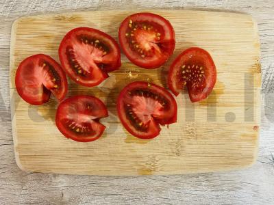 Daržovių salotas „Ačičukas“ su kalendra ir dviem svogūnų rūšimis Žingsnis 1