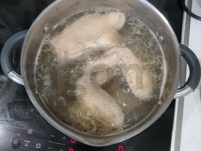 Burokėlių sriuba su vištienos sparneliais Žingsnis 1