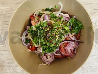 Daržovių salotas „Ačičukas“ su kalendra ir dviem svogūnų rūšimis Žingsnis 3