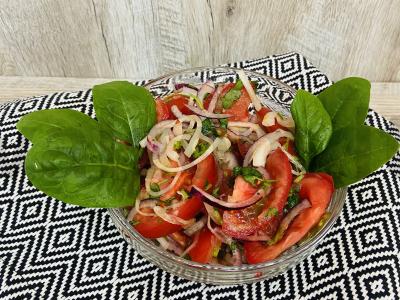 Daržovių salotas „Ačičukas“ su kalendra ir dviem svogūnų rūšimis Žingsnis 5