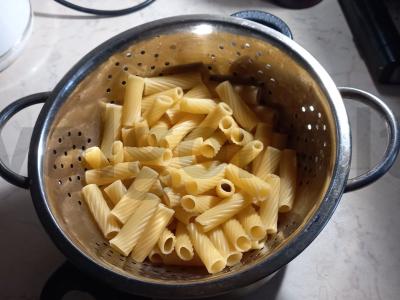 Makaronų, žiedinių kopūstų ir moliūgų apkepas Žingsnis 1