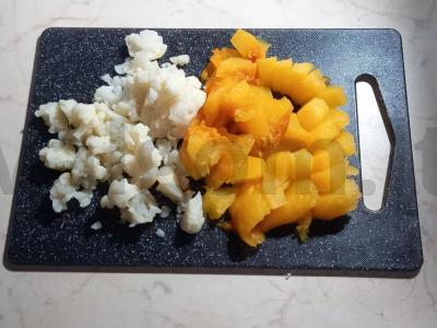 Makaronų, žiedinių kopūstų ir moliūgų apkepas Žingsnis 2