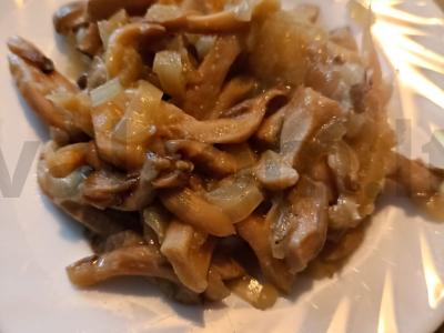 Pievagrybiai, troškinti grietinėje pagrindine nuotrauka