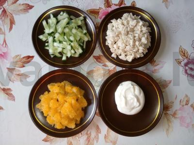 Vištienos, apelsinų, agurkų ir sėklų salotas Žingsnis 4