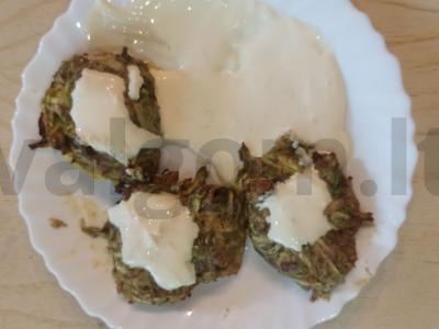 Cukinijų blynai su linų sėmenų miltais alyvuogių aliejuje pagrindine nuotrauka