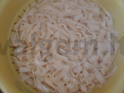 Laghman su kiauliena ir pomidorų pasta Žingsnis 7