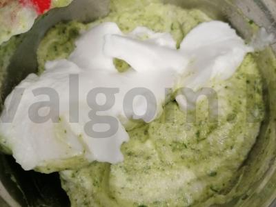 Rulonas su raudonąja žuvimi ir špinatais Žingsnis 1