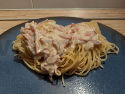 Karbonaara su grietinėle pagrindine nuotrauka