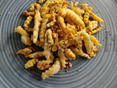 Orkaitės traškučiai su česnaku ir rūkytomis paprikomis pagrindine nuotrauka