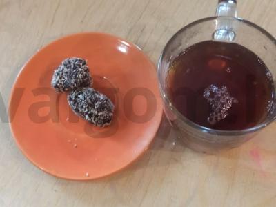 Juodasis arbata su serbentų lapais pagrindine nuotrauka