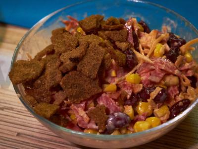 Salotas su dešra ir morkomis pagal korėjietišką receptą pagrindine nuotrauka