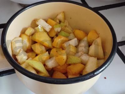 Kriaušių ir abrikosų uogienė su cinamonu ir citrinos sultimis Žingsnis 3