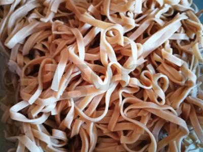 Grikių makaronai su vyšniniais pomidorais ir šonine Žingsnis 1