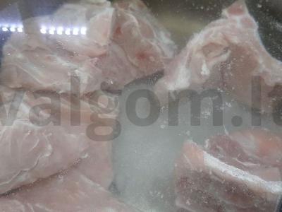 Špinatų sriuba su kiaulienos kaulais Žingsnis 1