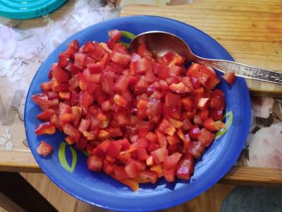 Sluoksniuotas salotas „Buržujski“ su ryžiais ir krabų lazdelėmis Žingsnis 7