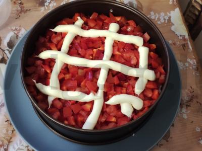 Sluoksniuotas salotas „Buržujski“ su ryžiais ir krabų lazdelėmis Žingsnis 8