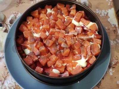 Sluoksniuotas salotas „Buržujski“ su ryžiais ir krabų lazdelėmis Žingsnis 9