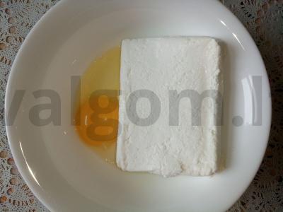 Varškės sūreliai su šokoladiniu įdaru pusryčiams Žingsnis 1