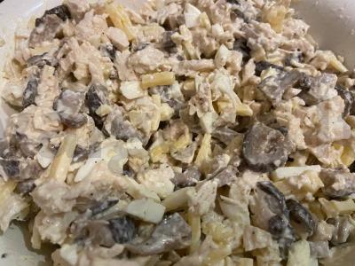 Mėsos salotas su grybais ir granato sėklomis Žingsnis 2