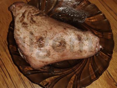 Kiaulienos kulniukas krienų lapuose Žingsnis 2